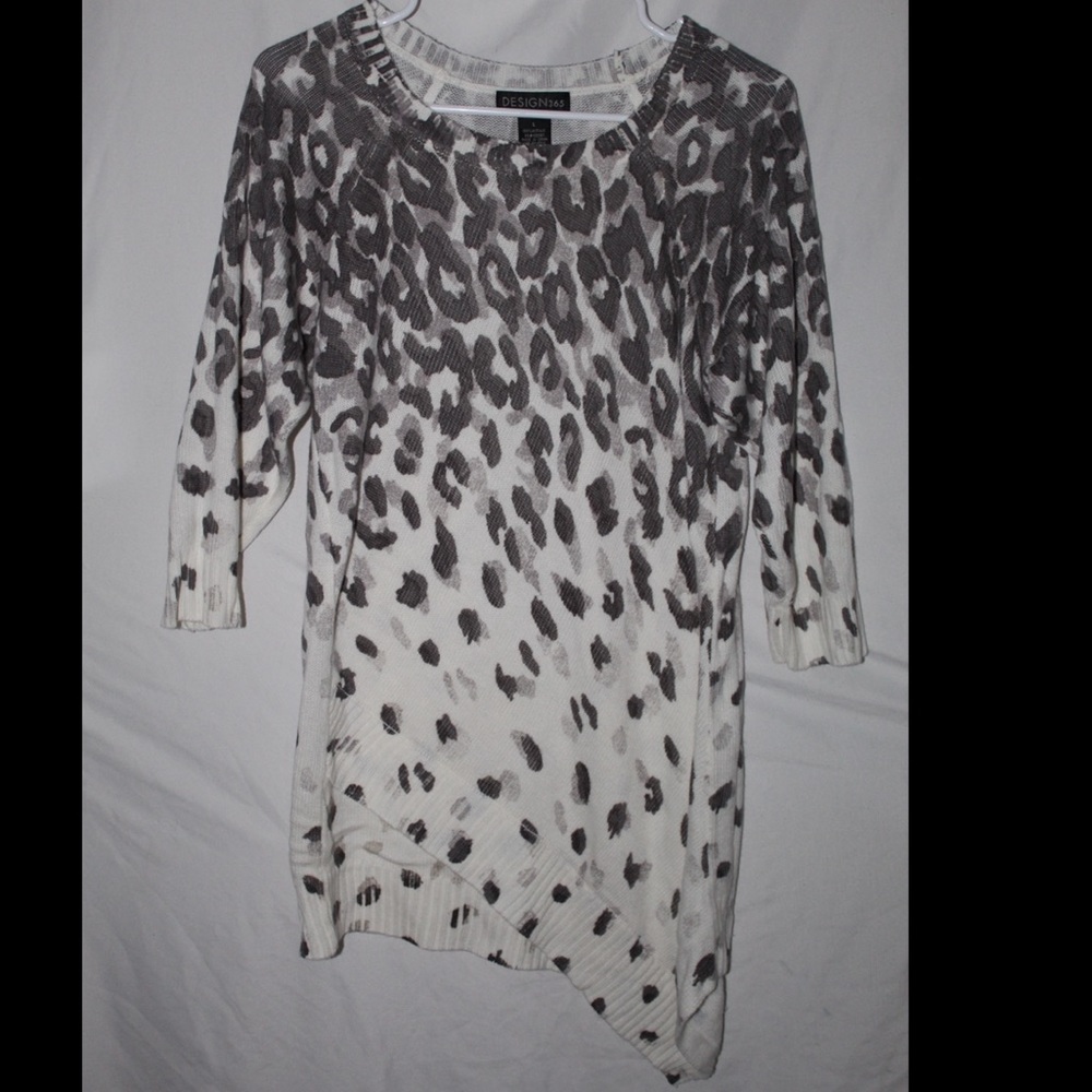 Abstract quarter sleeve